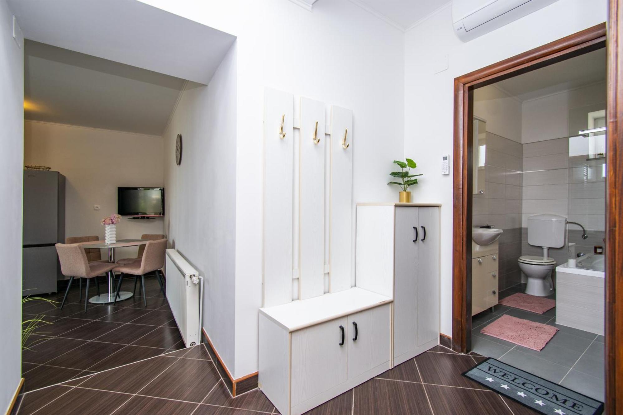 Apartments Alisa Brodarica  Rom bilde