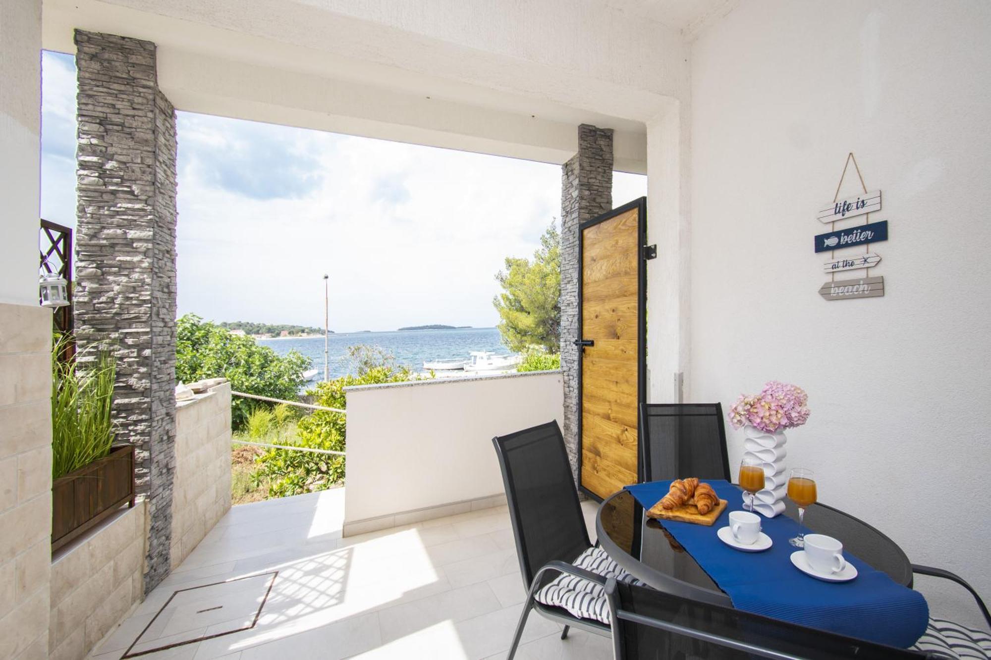 Apartments Alisa Brodarica  Rom bilde